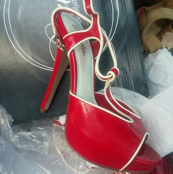 Red high heels - Picture 4 of 4